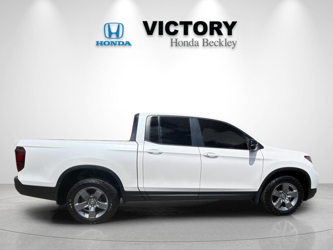 Used 2025 Platinum White Pearl Honda TrailSport image 6