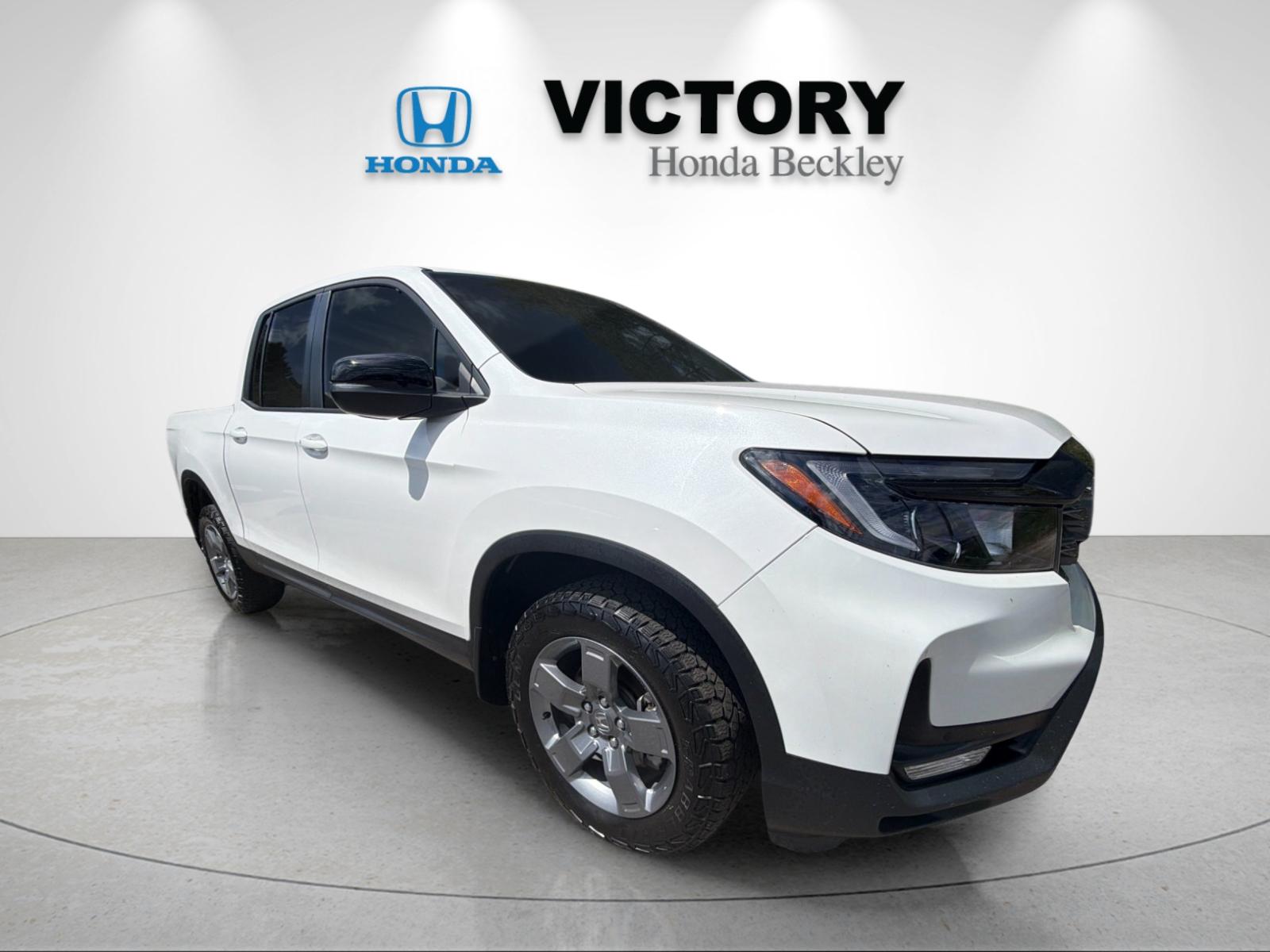 Used 2025 Platinum White Pearl Honda TrailSport image 7