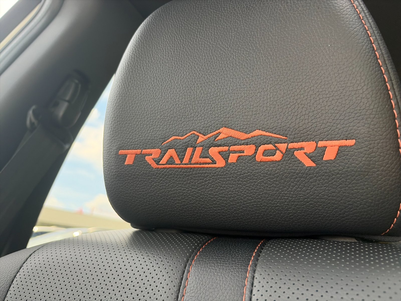 Used 2025 Platinum White Pearl Honda TrailSport image 34