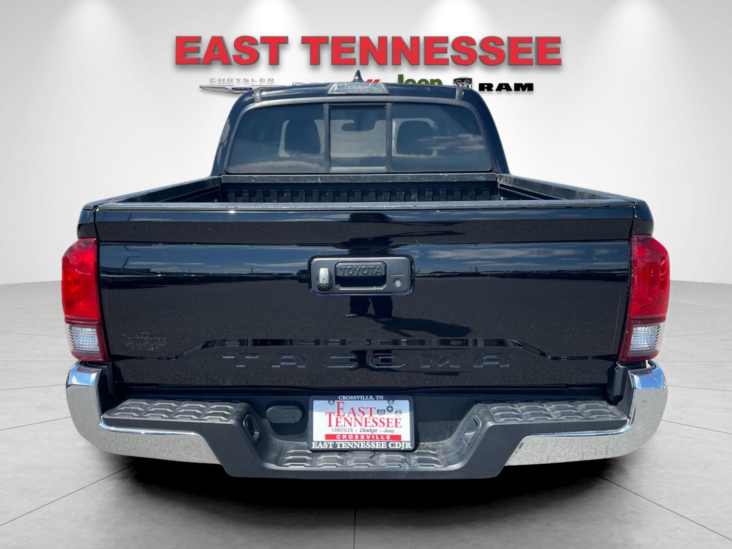 Used 2022 Black Toyota SR5 image 4
