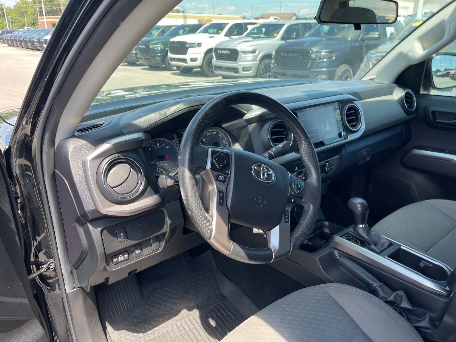Used 2022 Black Toyota SR5 image 11