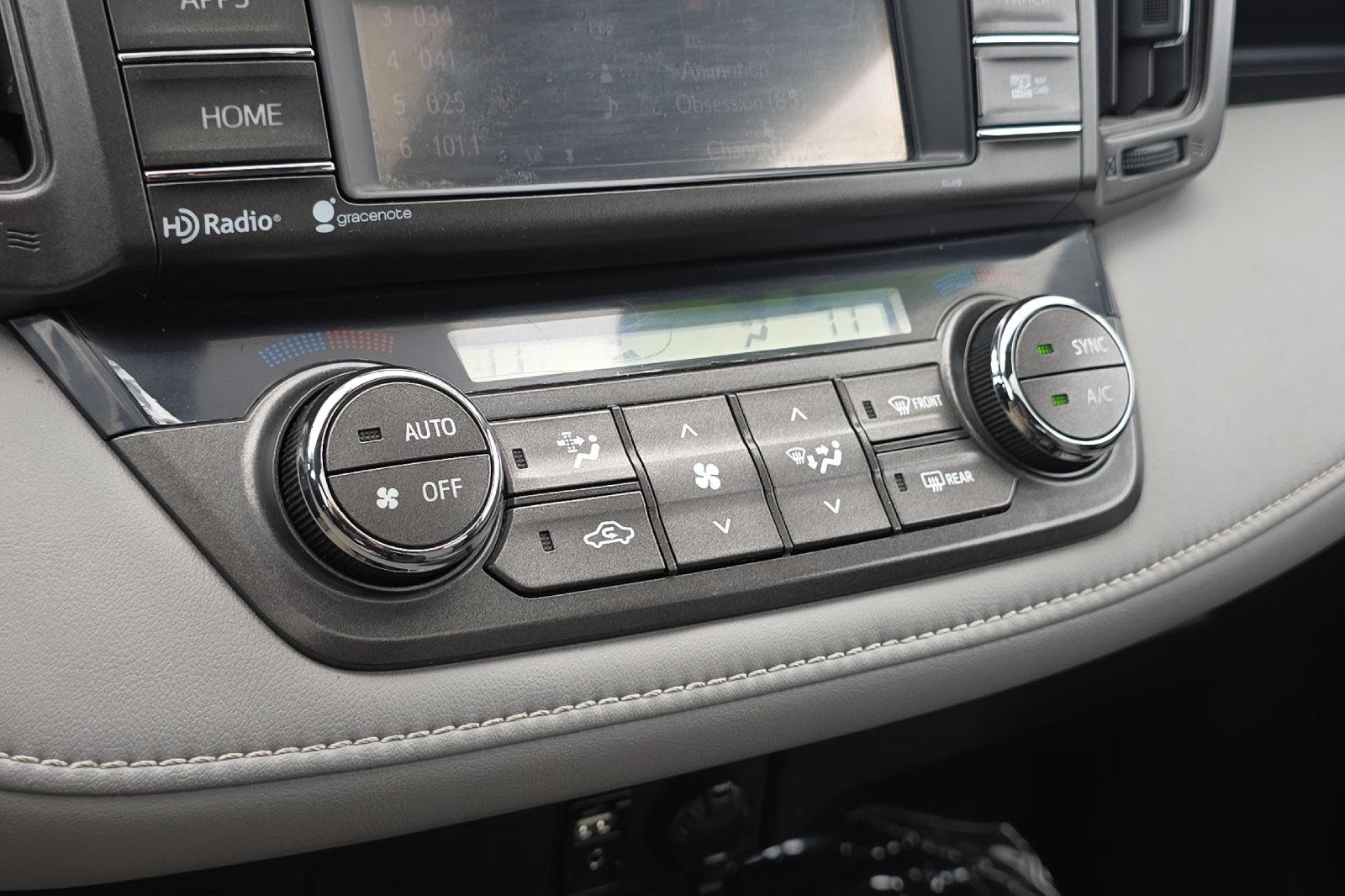 Used 2015 Black Toyota XLE image 17