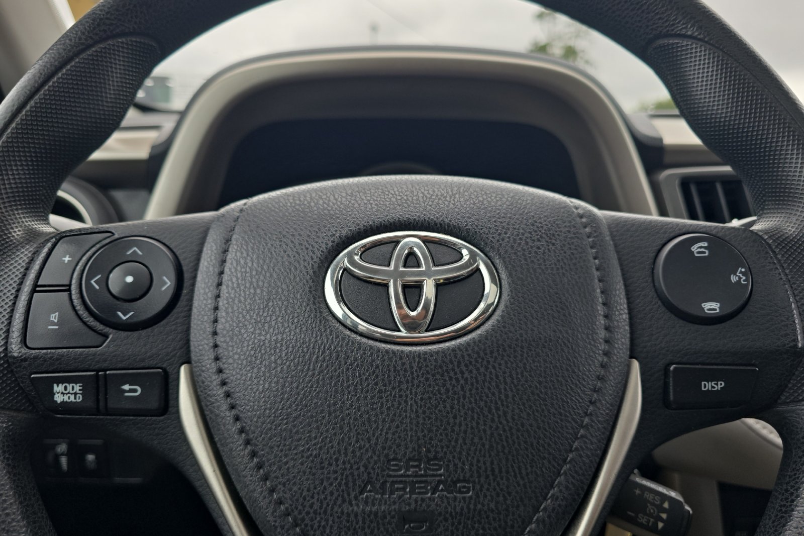 Used 2015 Black Toyota XLE image 19