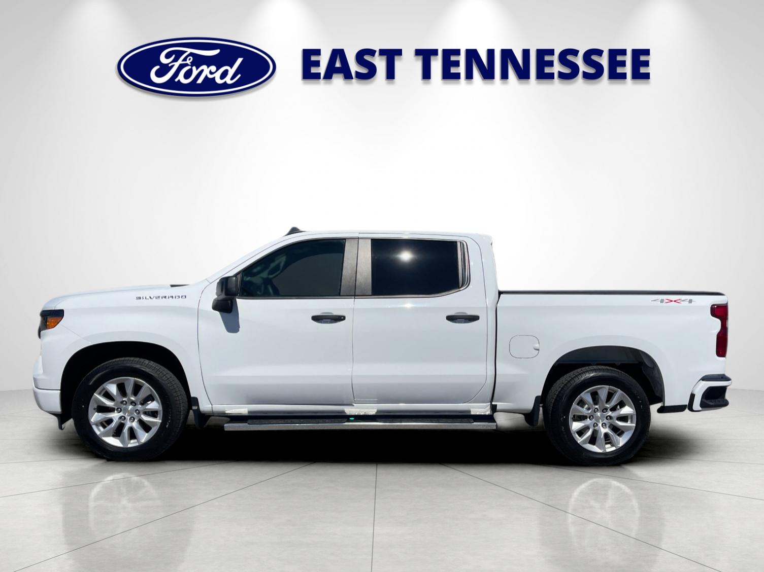 Used 2022 White Chevrolet Custom image 6