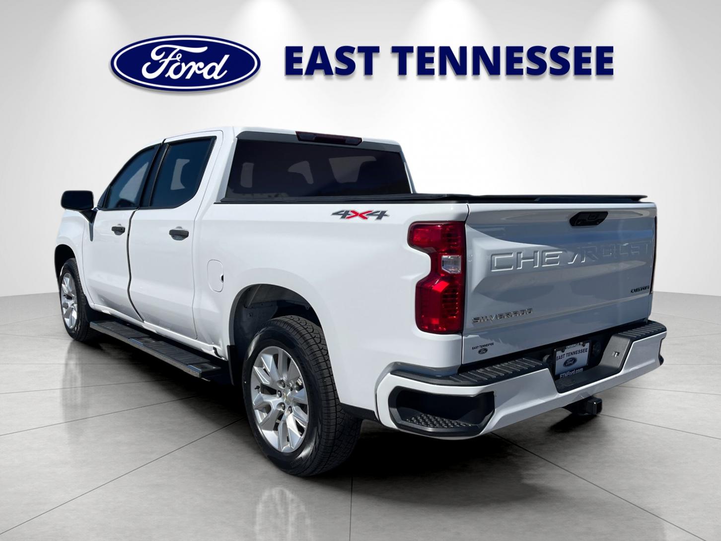 Used 2022 White Chevrolet Custom image 5