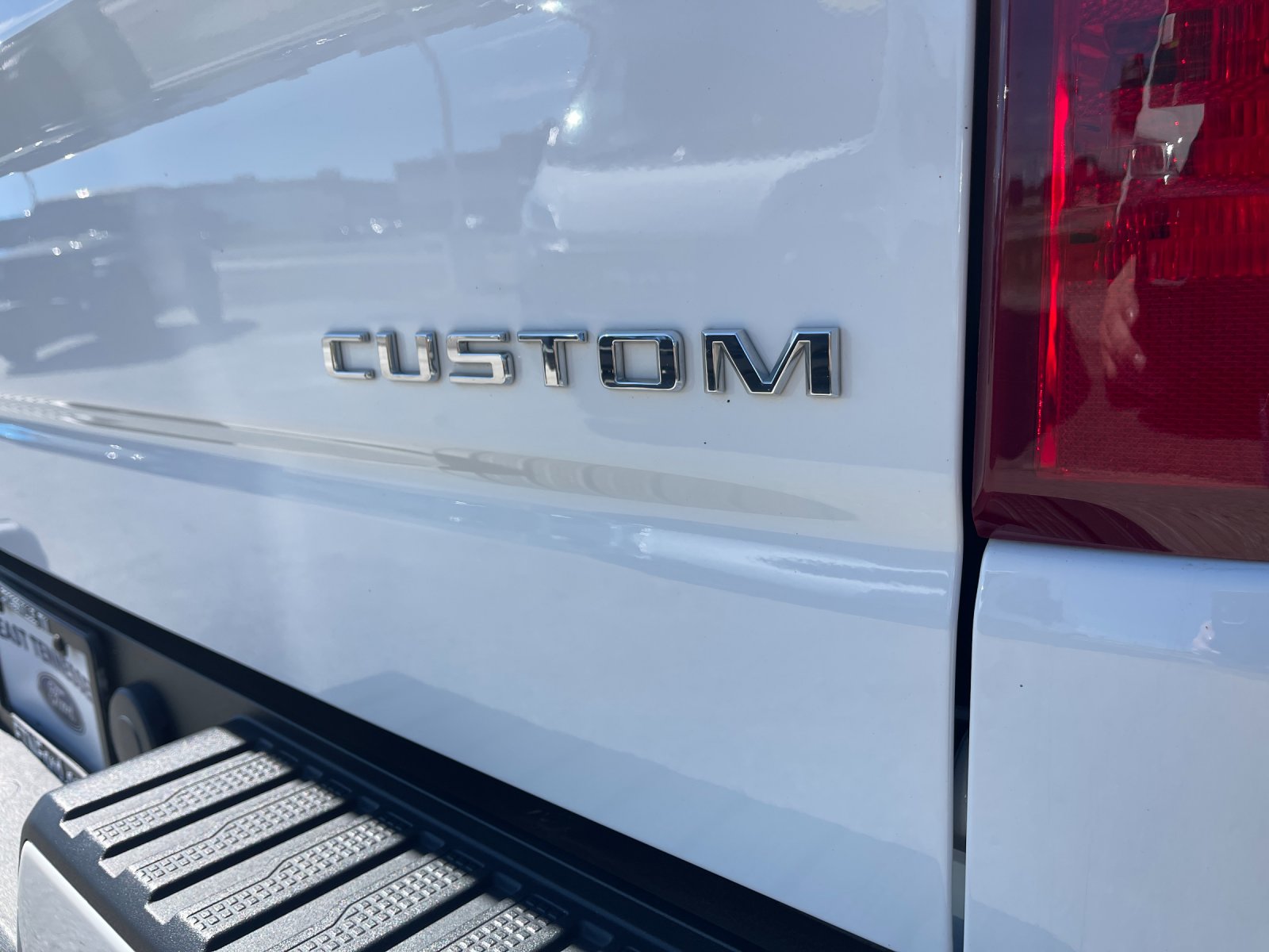 Used 2022 White Chevrolet Custom image 33