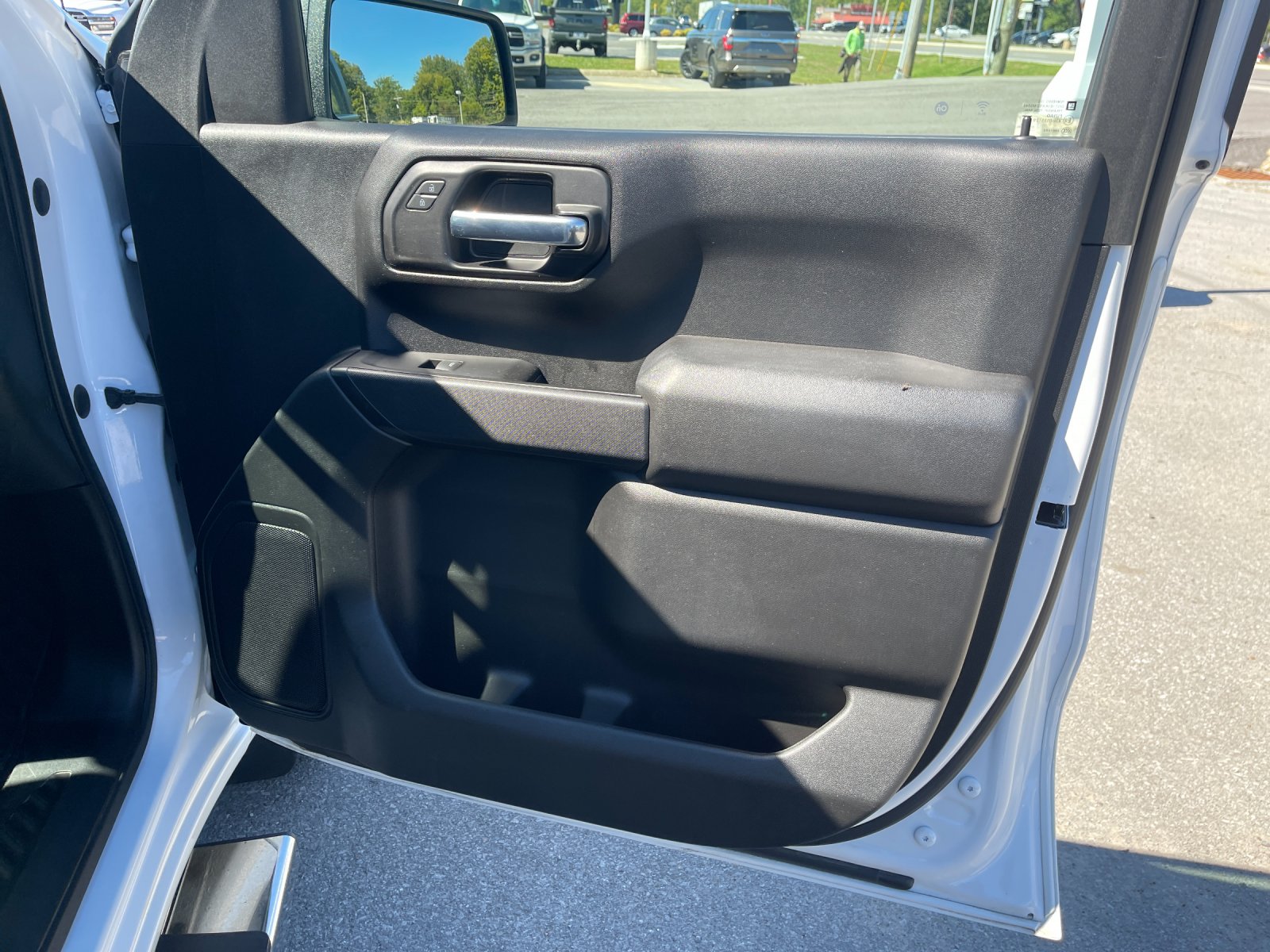 Used 2022 White Chevrolet Custom image 20