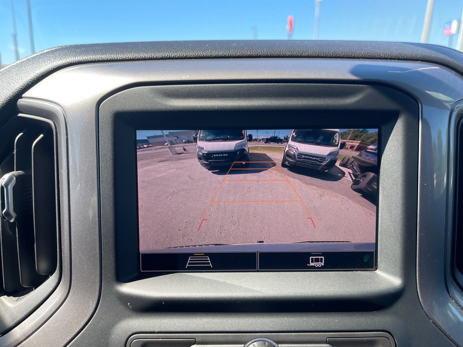 Used 2022 White Chevrolet Custom image 22