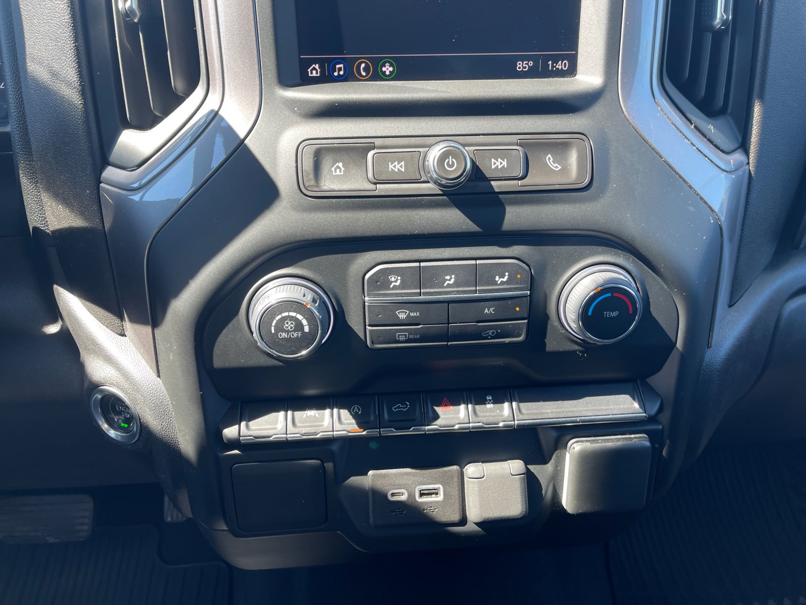 Used 2022 White Chevrolet Custom image 23