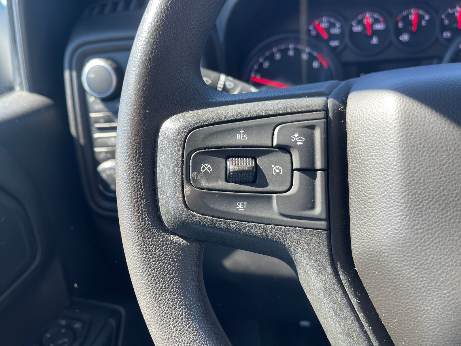 Used 2022 White Chevrolet Custom image 27