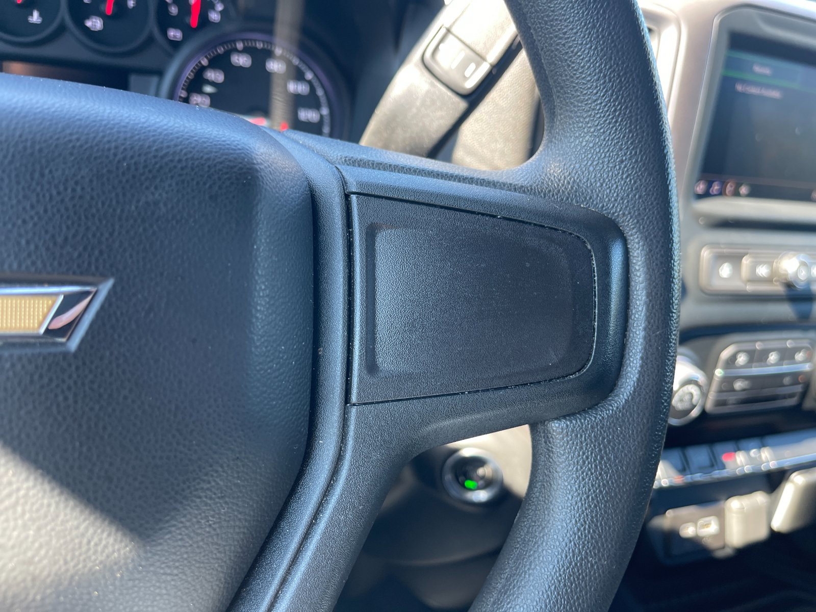 Used 2022 White Chevrolet Custom image 28