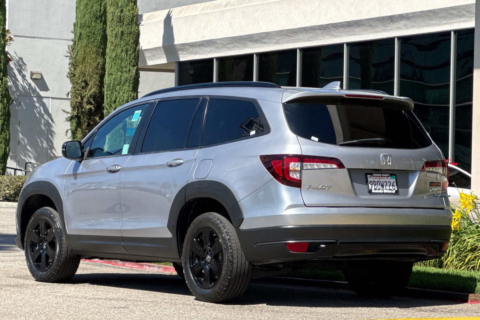 Certified Used 2022 Lunar Silver Metallic Honda AWD TRAILSPORT image 6