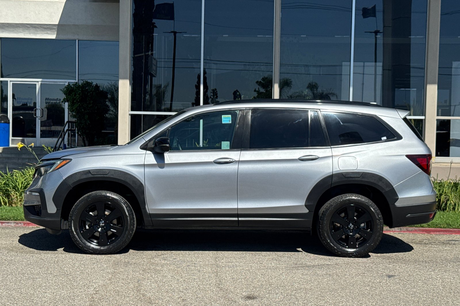 Certified Used 2022 Lunar Silver Metallic Honda AWD TRAILSPORT image 7