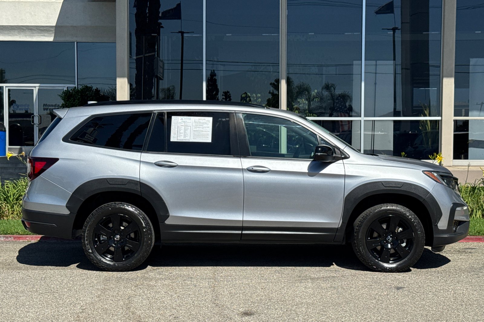 Certified Used 2022 Lunar Silver Metallic Honda AWD TRAILSPORT image 3