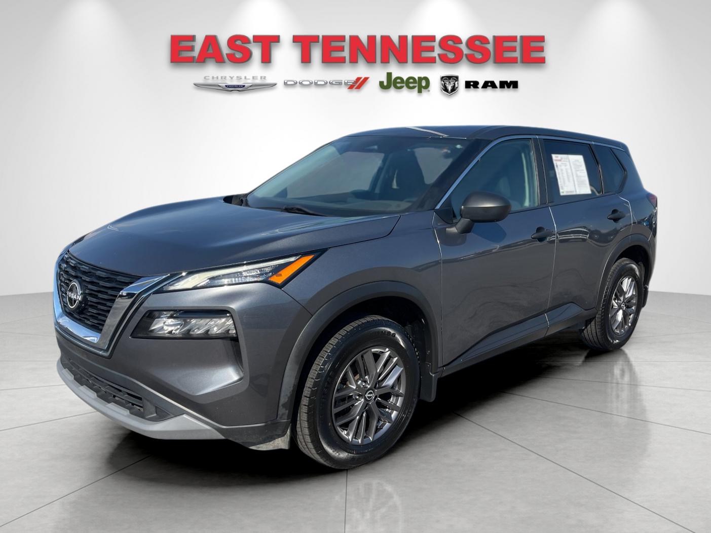 Used 2023 Gray Nissan S image 7