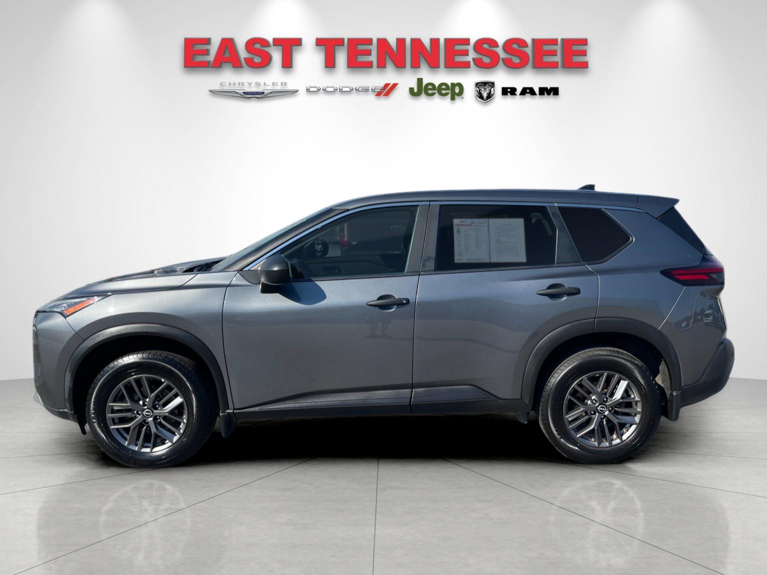 Used 2023 Gray Nissan S image 6