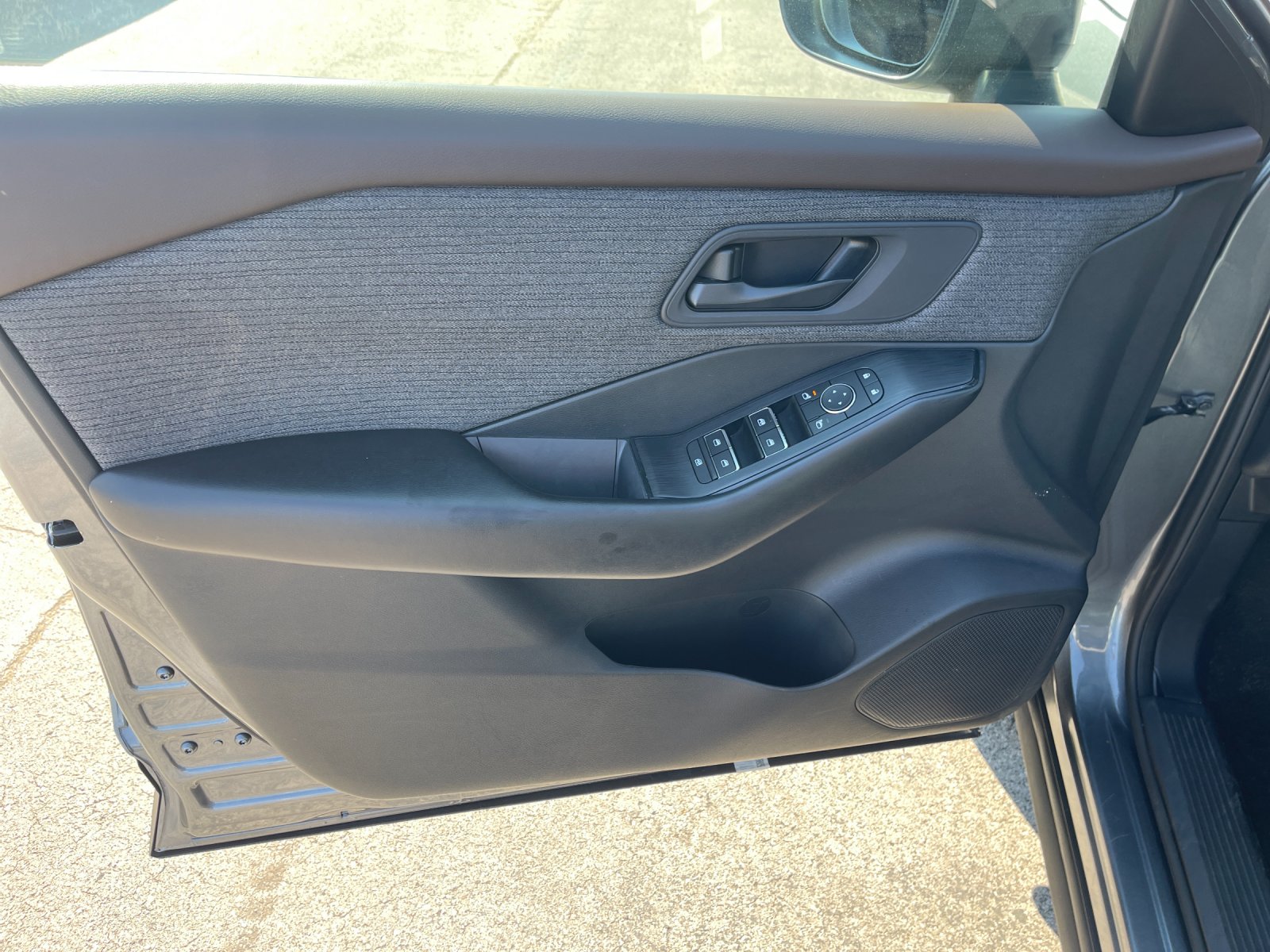 Used 2023 Gray Nissan S image 12