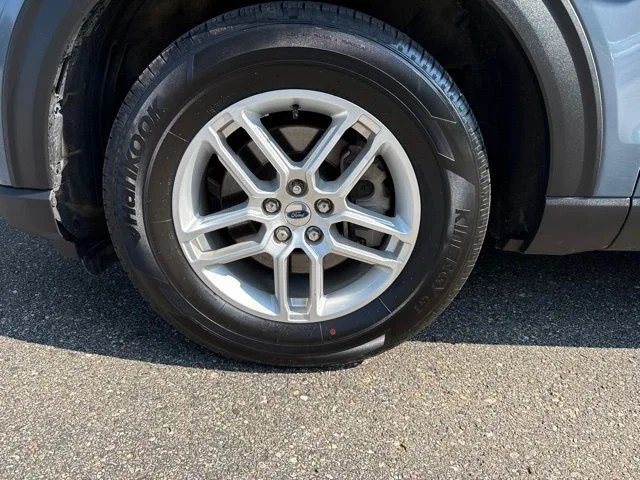 Used 2025 Vapor Blue Ford Active image 3