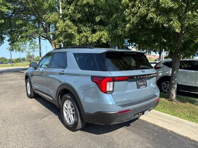 Used 2025 Vapor Blue Ford Active image 5