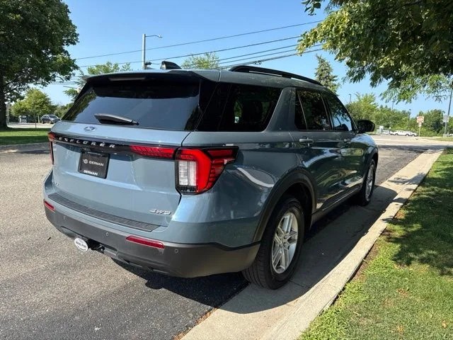 Used 2025 Vapor Blue Ford Active image 7