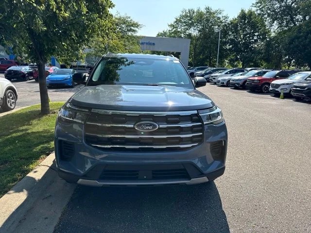 Used 2025 Vapor Blue Ford Active image 12