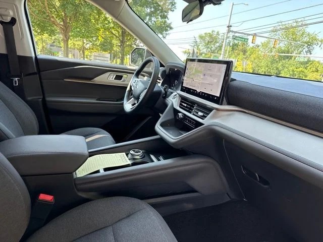 Used 2025 Vapor Blue Ford Active image 20