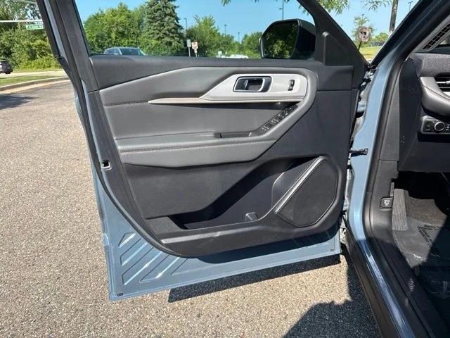 Used 2025 Vapor Blue Ford Active image 21