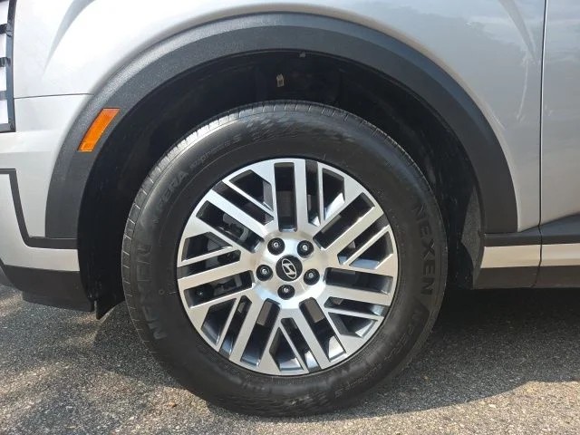 Used 2026 Silver Metallic Hyundai SEL Convenience image 3