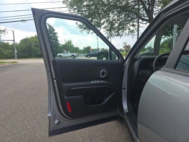 Used 2026 Silver Metallic Hyundai SEL Convenience image 17
