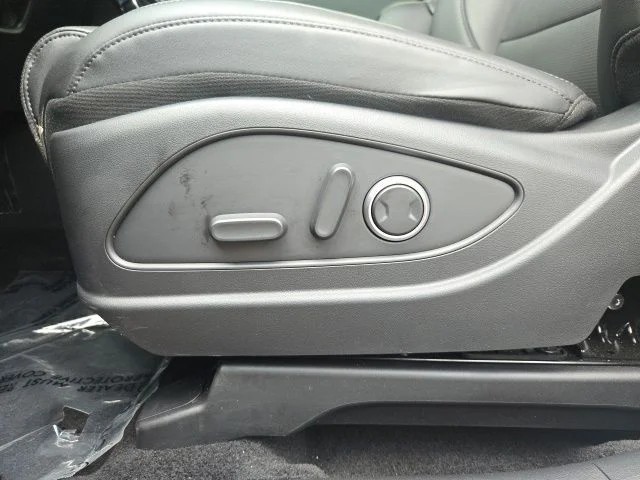 Used 2026 Silver Metallic Hyundai SEL Convenience image 20