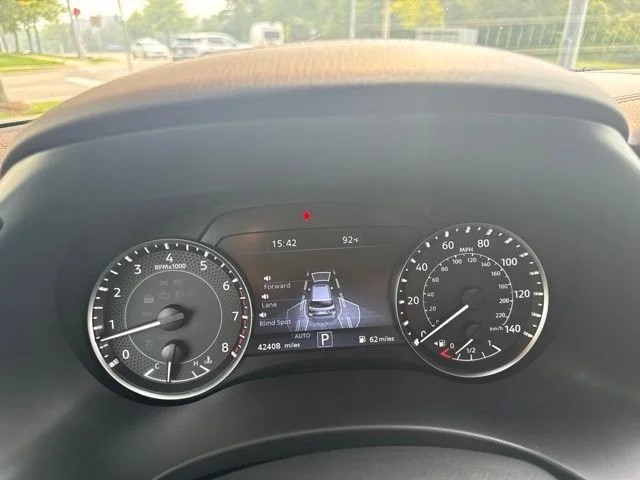 Used 2024 Red Pearl Nissan Platinum image 27