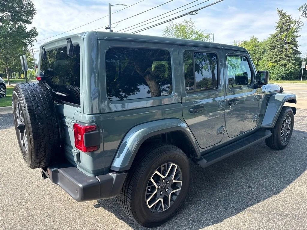 Used 2026 Anvil Clearcoat Jeep Sahara image 8