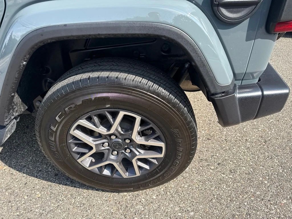 Used 2026 Anvil Clearcoat Jeep Sahara image 12