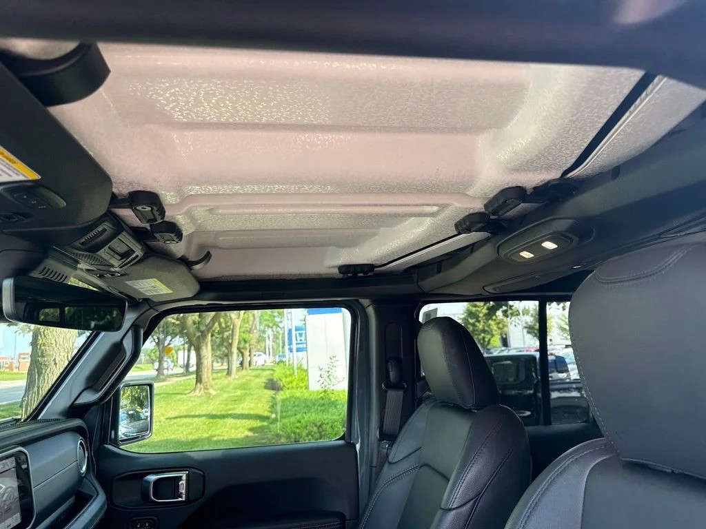 Used 2026 Anvil Clearcoat Jeep Sahara image 17