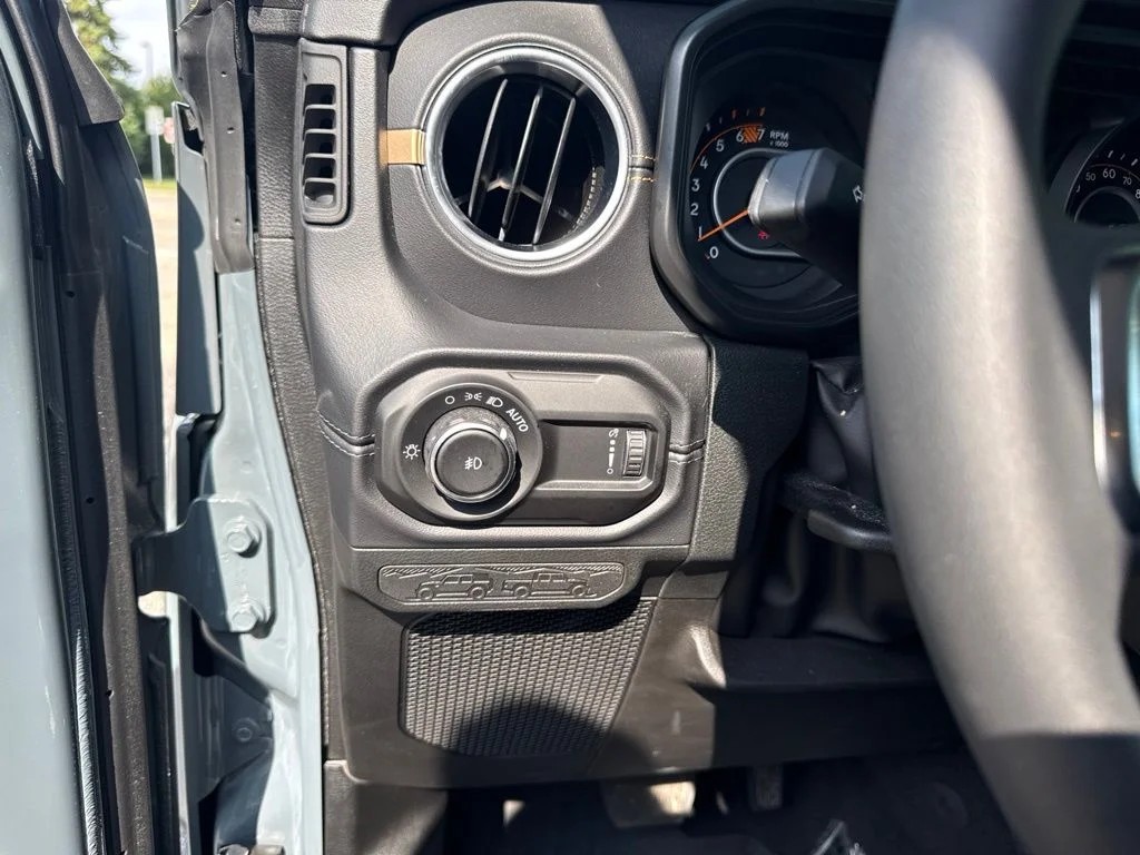Used 2026 Anvil Clearcoat Jeep Sahara image 21