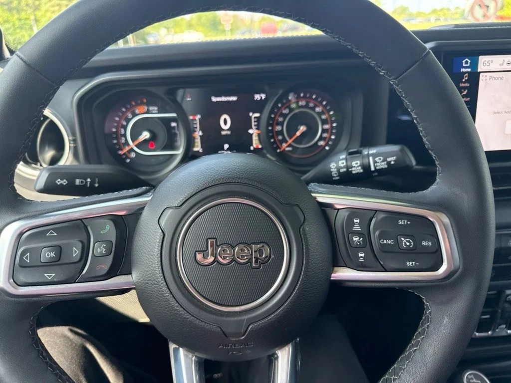 Used 2026 Anvil Clearcoat Jeep Sahara image 22