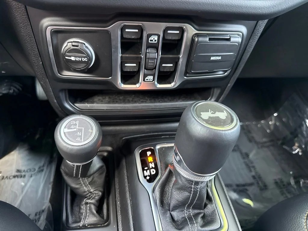 Used 2026 Anvil Clearcoat Jeep Sahara image 29