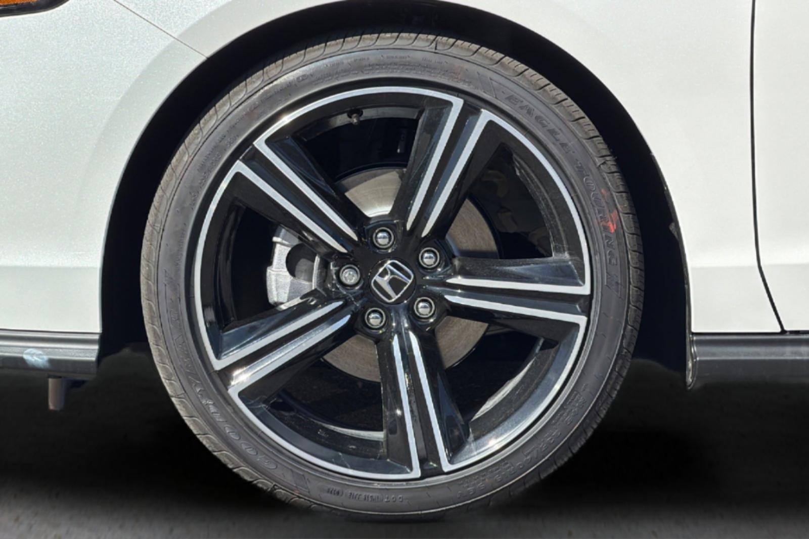 New 2026 Platinum White Pearl Honda SE image 23