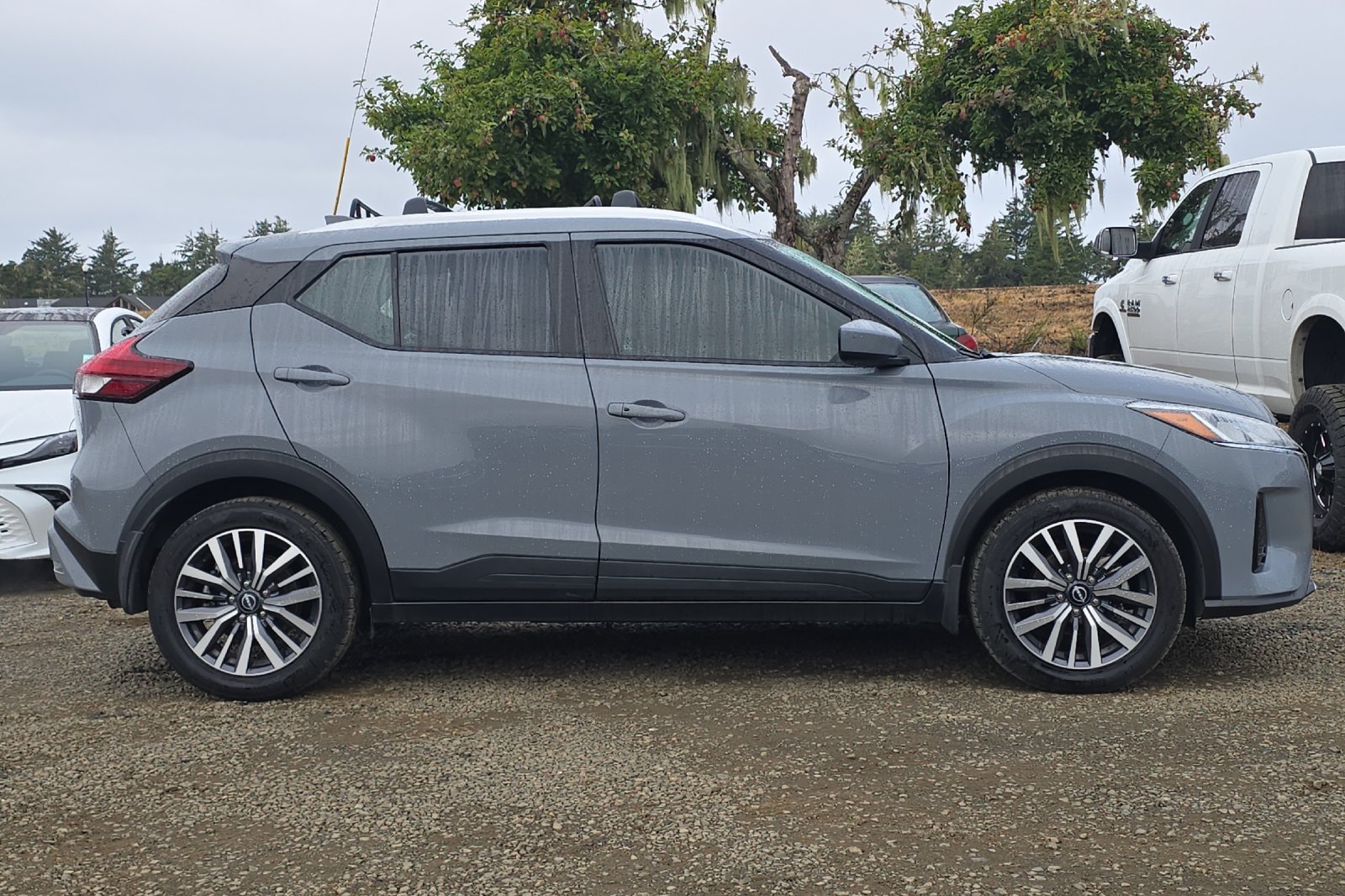 Used 2023 Gray Nissan SV image 3