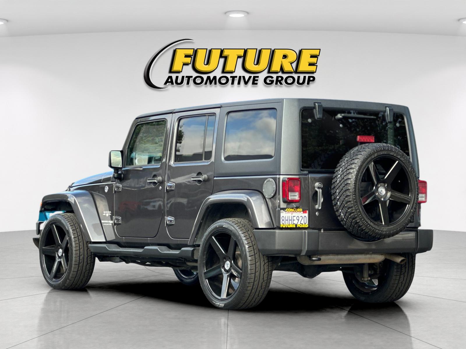 Used 2018 Gray Jeep Unlimited Sahara image 5