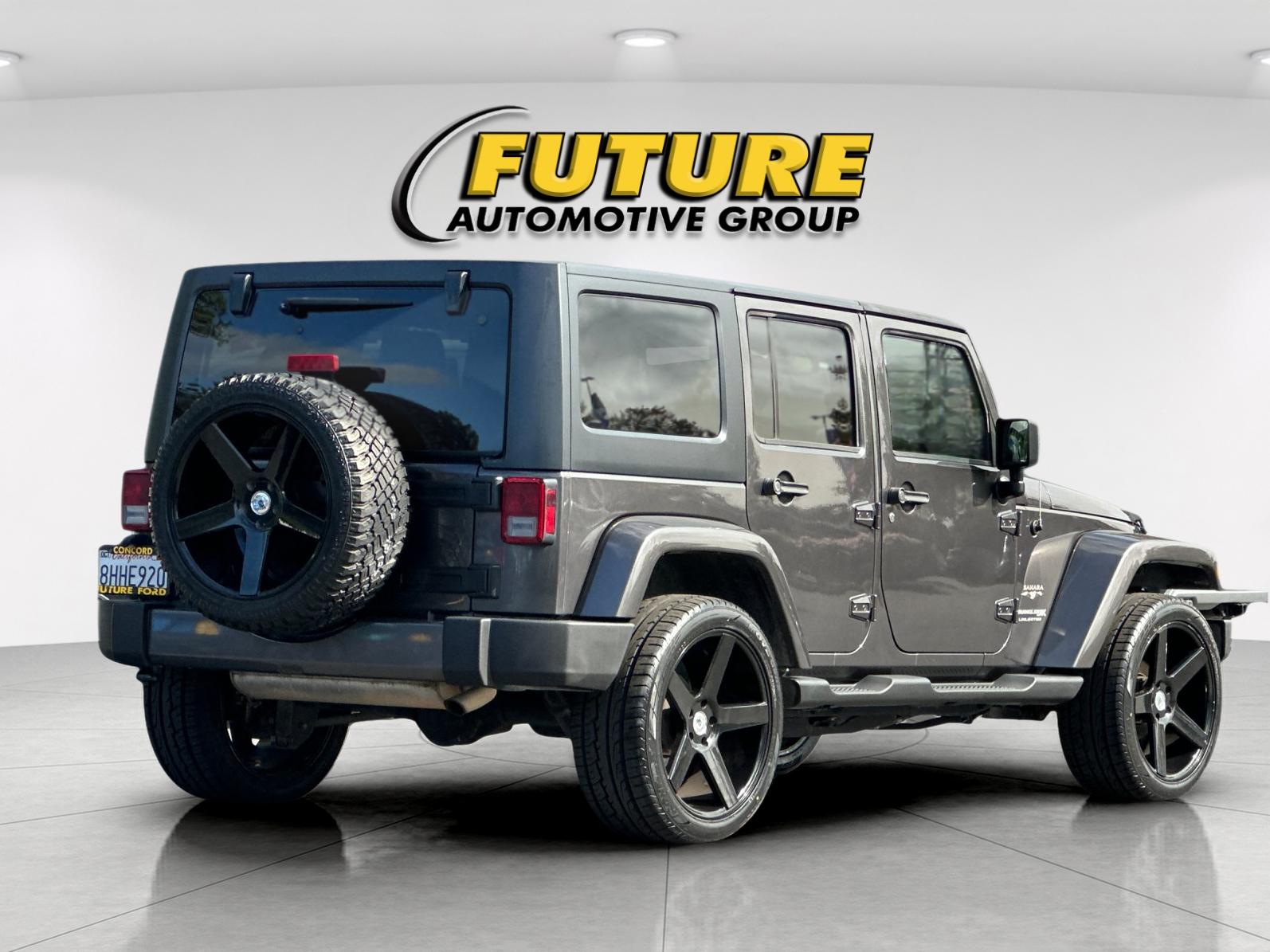 Used 2018 Gray Jeep Unlimited Sahara image 3