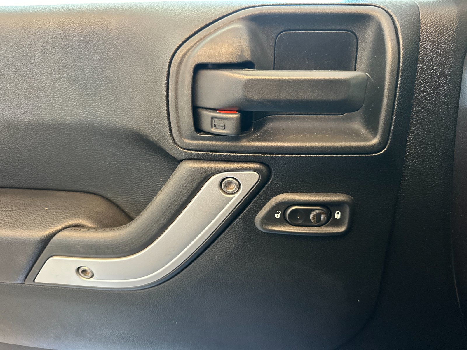 Used 2018 Gray Jeep Unlimited Sahara image 10