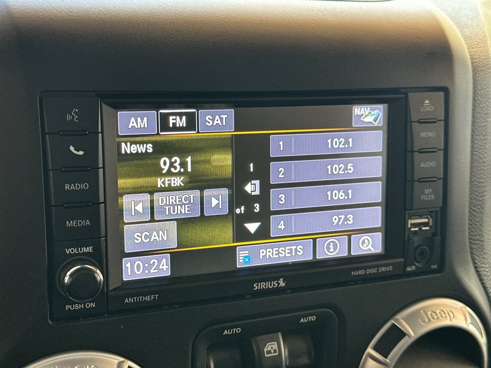 Used 2018 Gray Jeep Unlimited Sahara image 17