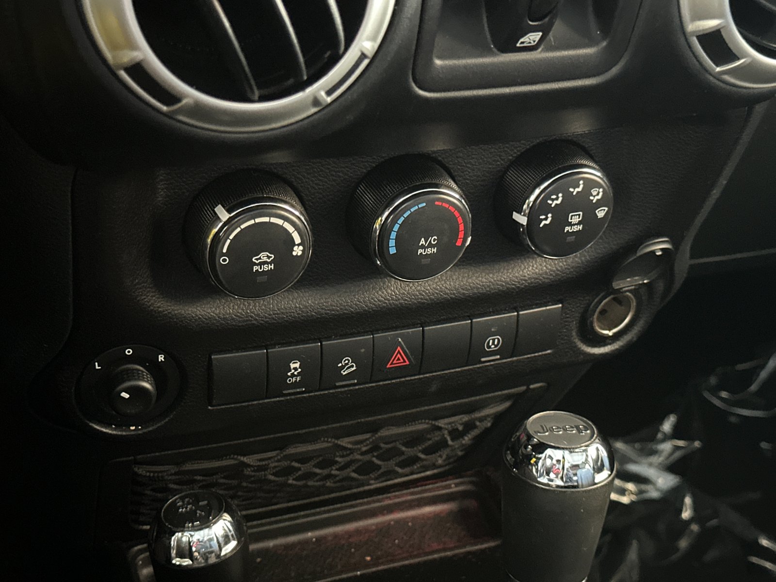 Used 2018 Gray Jeep Unlimited Sahara image 19