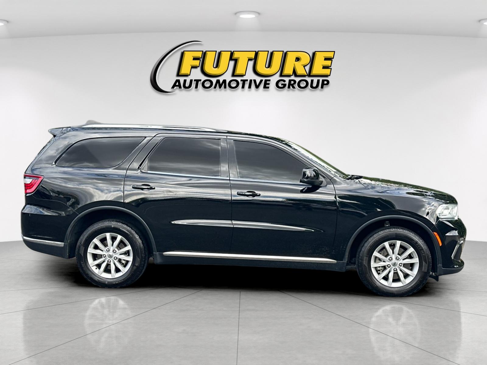 Used 2022 Black Dodge SXT image 3