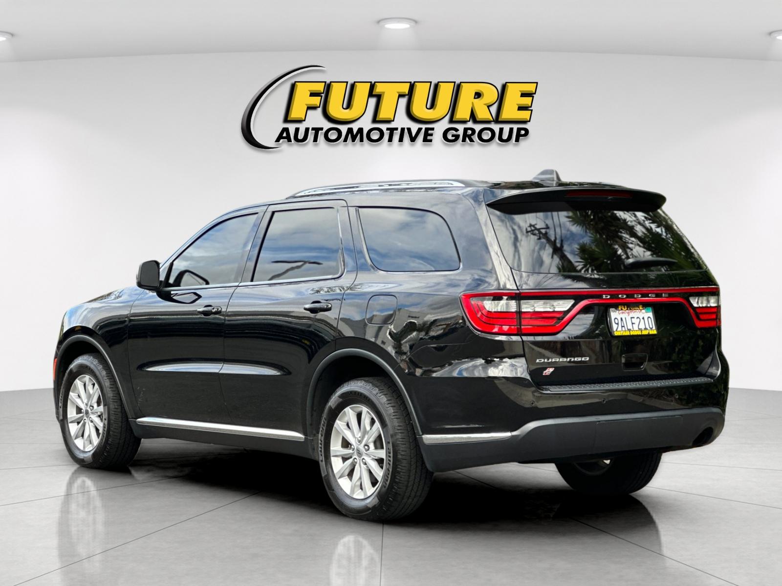 Used 2022 Black Dodge SXT image 6