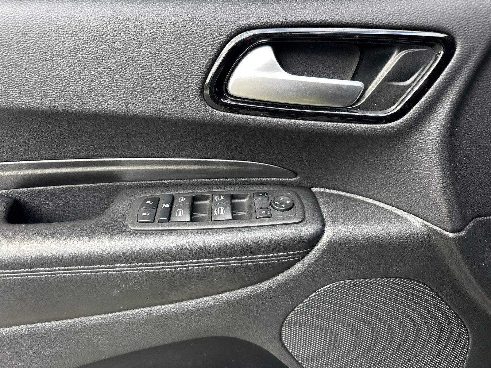 Used 2022 Black Dodge SXT image 11