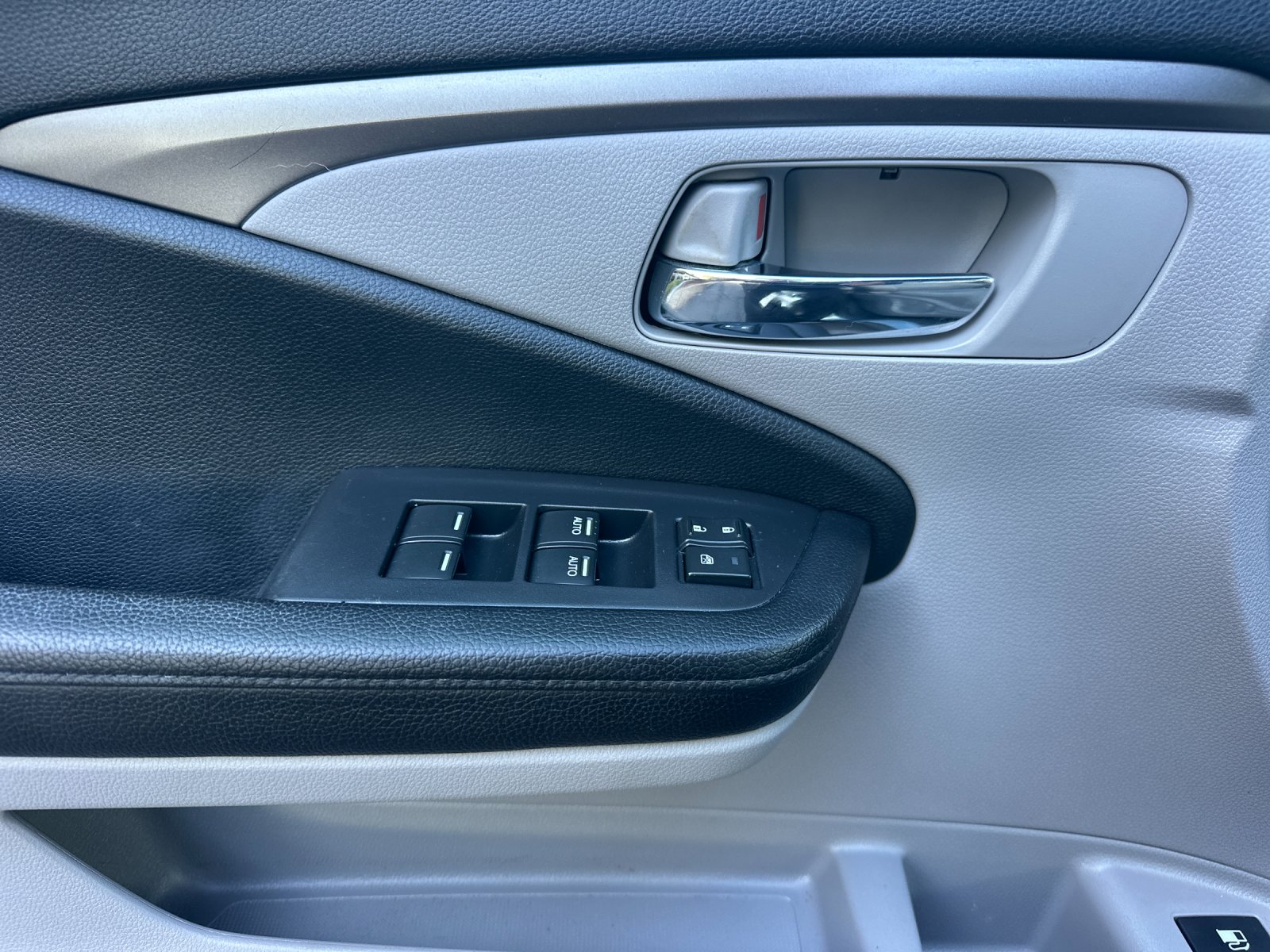 Used 2018 Blue Honda EX image 10