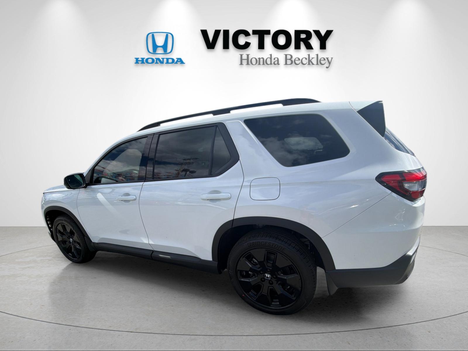 New 2026 Platinum White Pearl Honda AWD Black Edition image 3