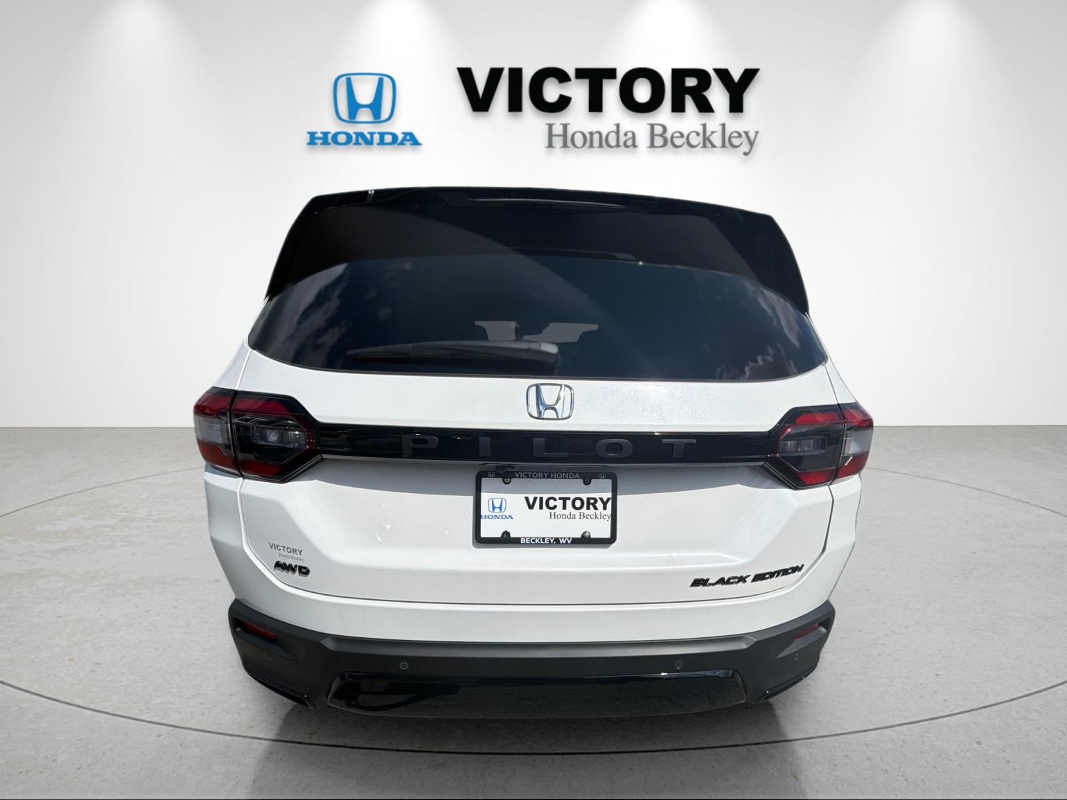 New 2026 Platinum White Pearl Honda AWD Black Edition image 4